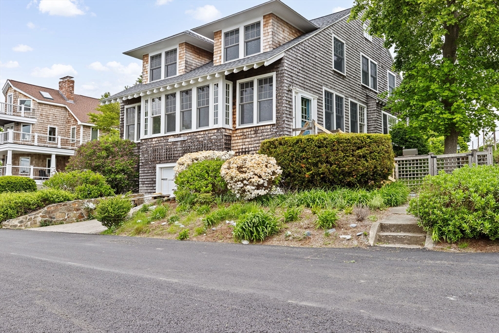 4 bed, 2 bath apartment for rent at 4 Glover Ave Unit 4, Allerton — photo 1 of 26