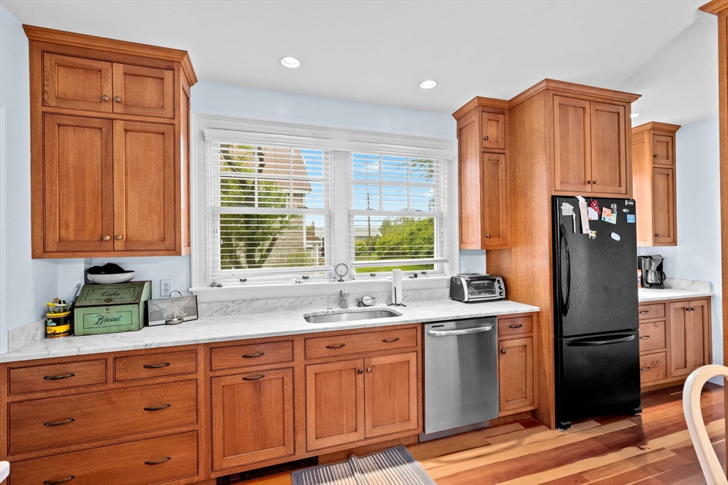 4 bed, 2 bath apartment for rent at 4 Glover Ave Unit 4, Allerton — photo 12 of 26