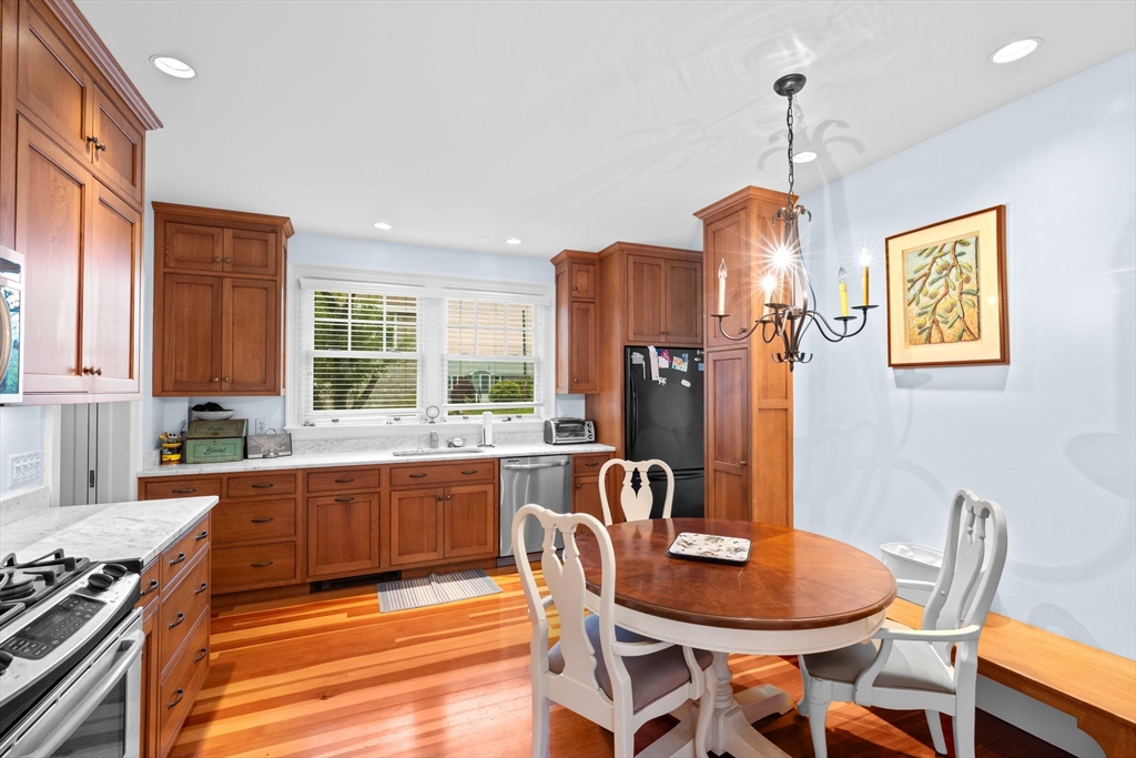 4 bed, 2 bath apartment for rent at 4 Glover Ave Unit 4, Allerton — photo 11 of 26