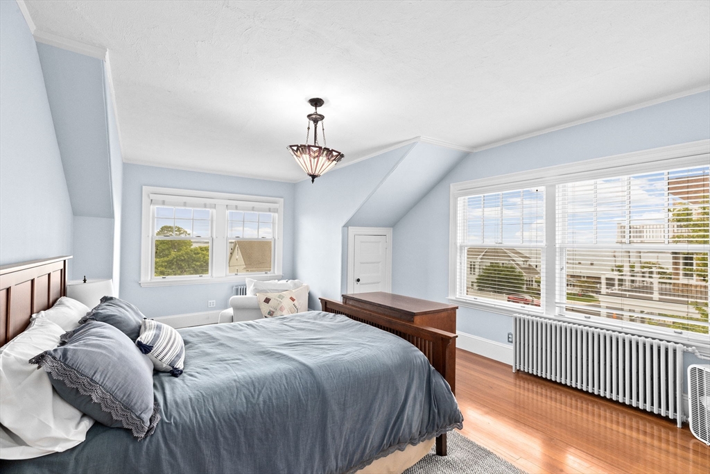 4 bed, 2 bath apartment for rent at 4 Glover Ave Unit 4, Allerton — photo 17 of 26