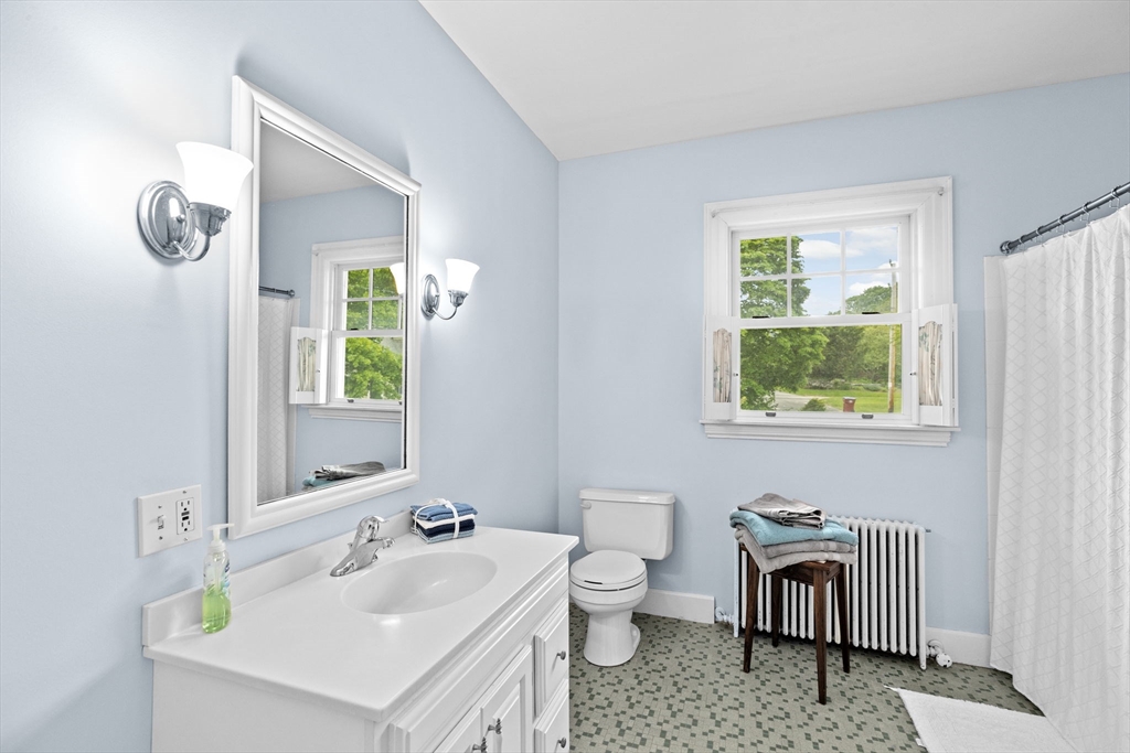 4 bed, 2 bath apartment for rent at 4 Glover Ave Unit 4, Allerton — photo 24 of 26