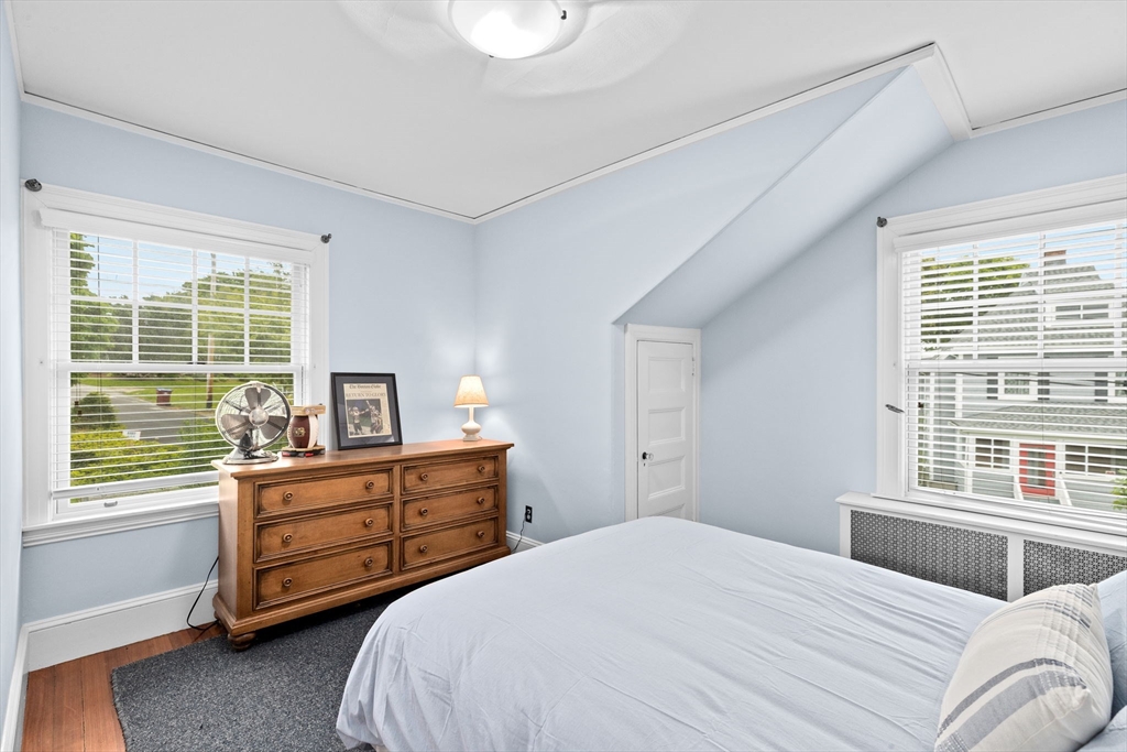 4 bed, 2 bath apartment for rent at 4 Glover Ave Unit 4, Allerton — photo 23 of 26