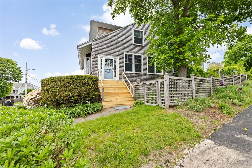 4 bed, 2 bath apartment for rent at 4 Glover Ave Unit 4, Allerton — photo 25 of 26