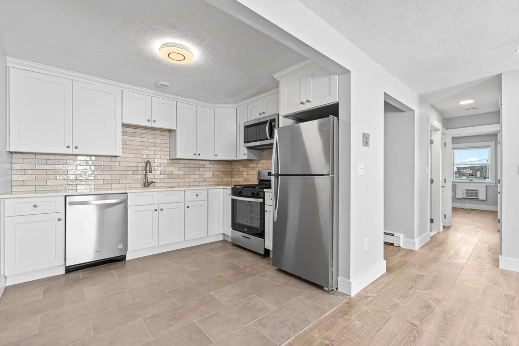 2 bed, 1 bath apartment for rent at 4 Golden Ct Unit 1, Medford — photo 14 of 17