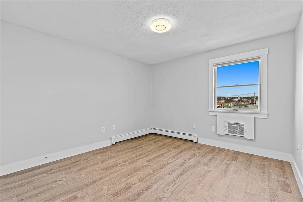 2 bed, 1 bath apartment for rent at 4 Golden Ct Unit 11, Medford — photo 4 of 17