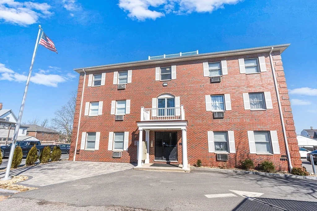 2 bed, 1 bath apartment for rent at 4 Golden Ct Unit 11, Medford — photo 17 of 17