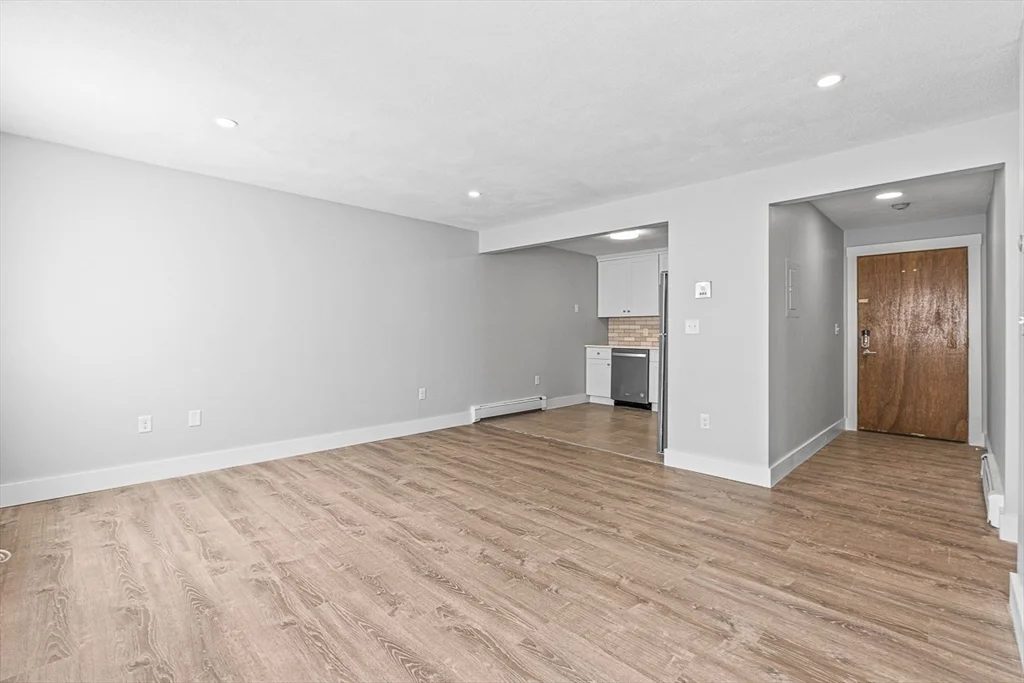 2 bed, 1 bath apartment for rent at 4 Golden Ct Unit 11, Medford — photo 12 of 17