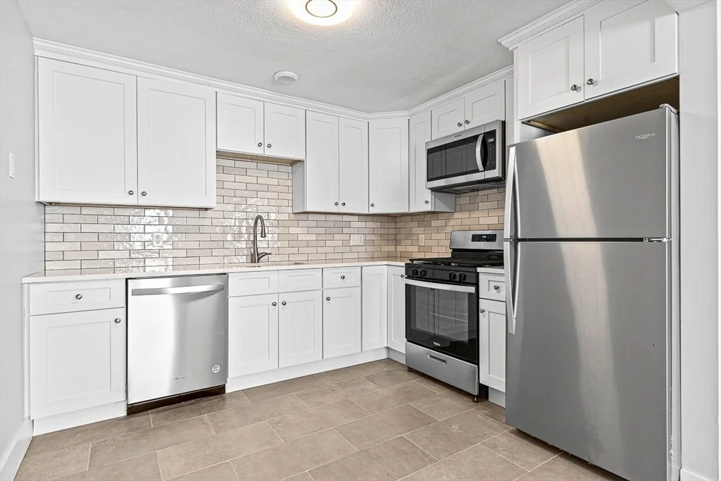 2 bed, 1 bath apartment for rent at 4 Golden Ct Unit 11, Medford — photo 14 of 17