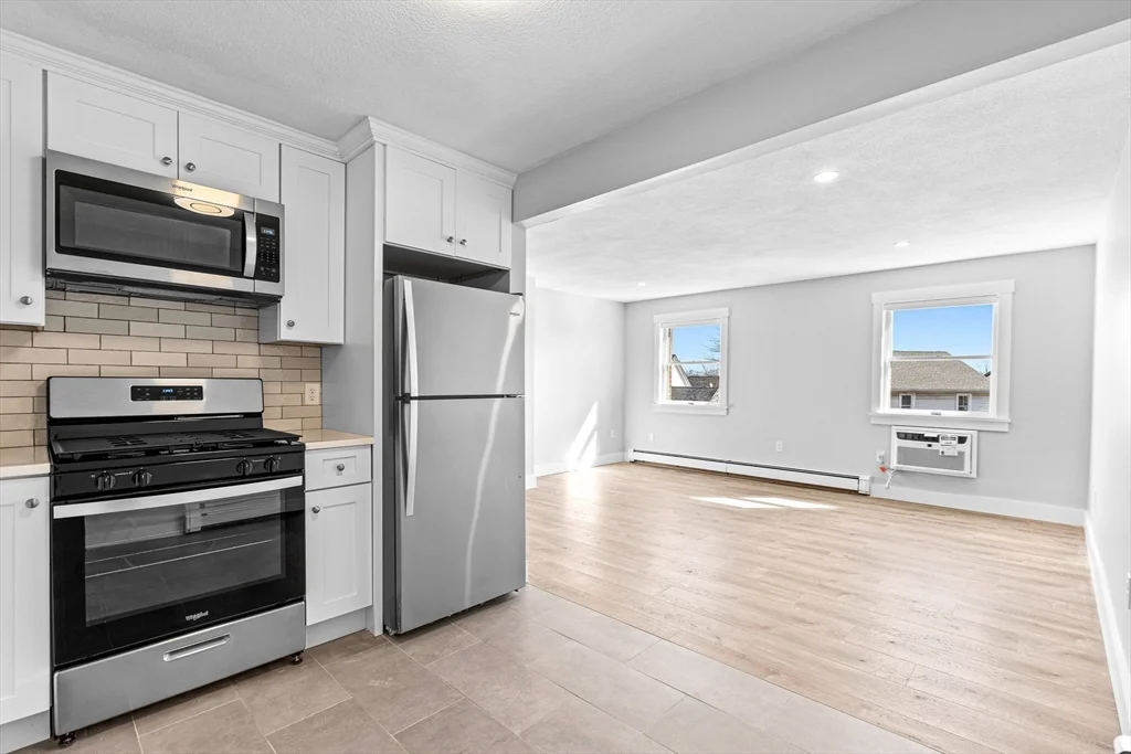 2 bed, 1 bath apartment for rent at 4 Golden Ct Unit 2, Medford — photo 14 of 17