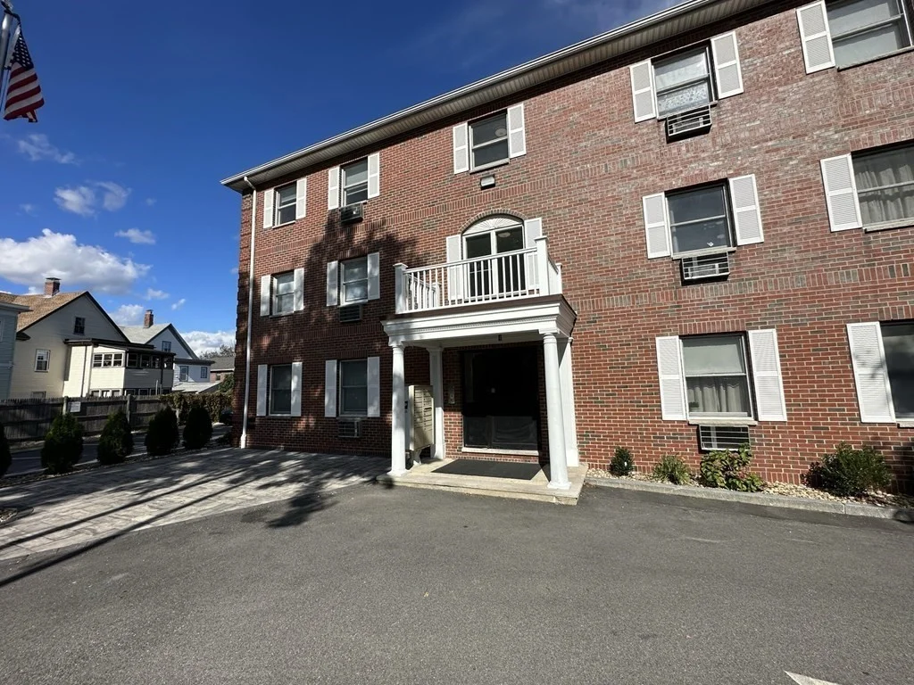 2 bed, 1 bath apartment for rent at 4 Golden Ct Unit 8, Tufts University