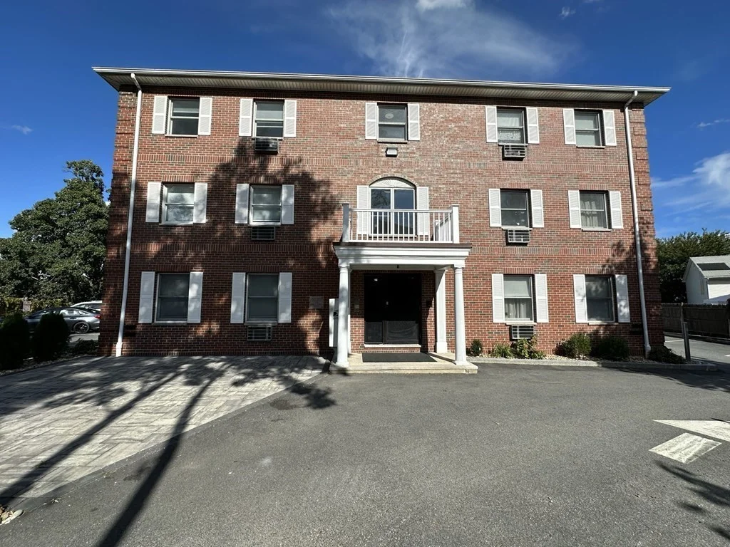 2 bed, 1 bath apartment for rent at 4 Golden Ct Unit 8, Tufts University — photo 2 of 15