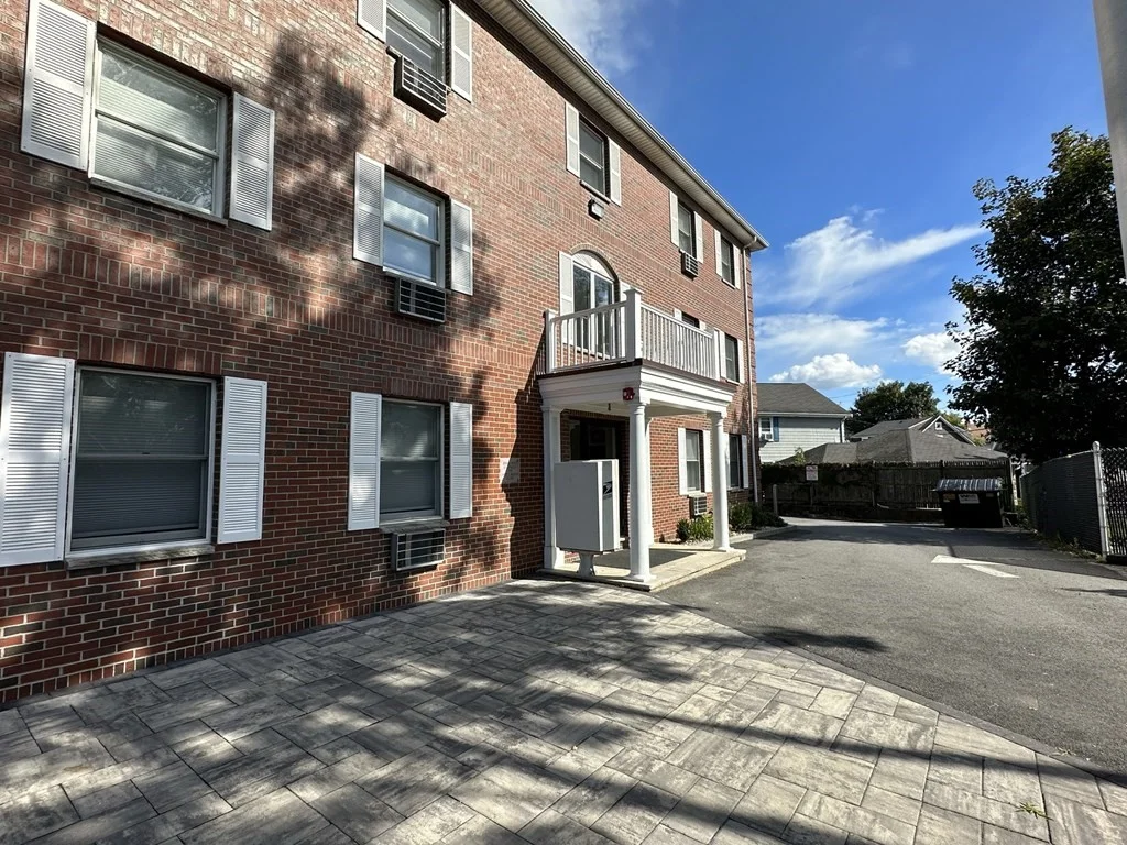 2 bed, 1 bath apartment for rent at 4 Golden Ct Unit Viii, Tufts University — photo 11 of 14