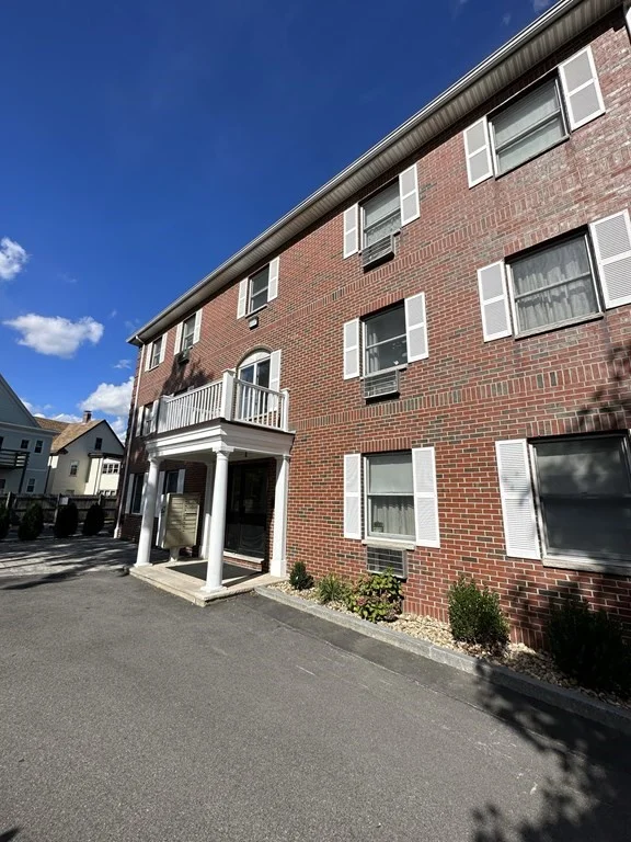 2 bed, 1 bath apartment for rent at 4 Golden Ct Unit Viii, Tufts University — photo 9 of 14