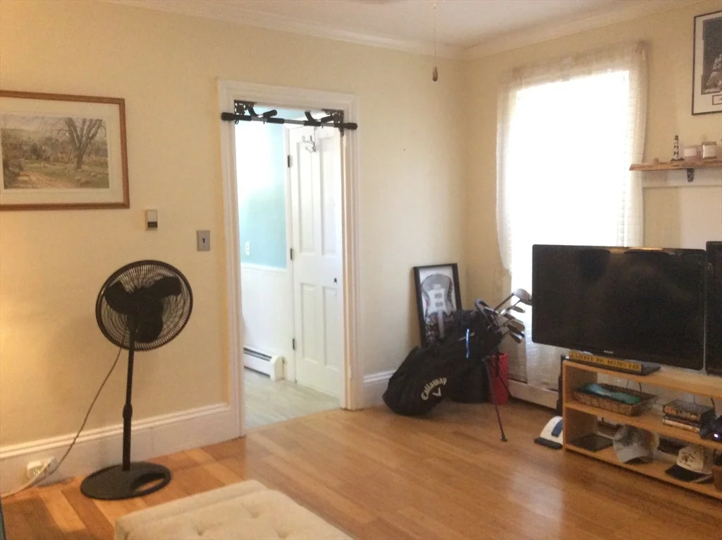 1 bed, 1 bath apartment for rent at 4 Greenleaf St Unit A, Newburyport — photo 3 of 9