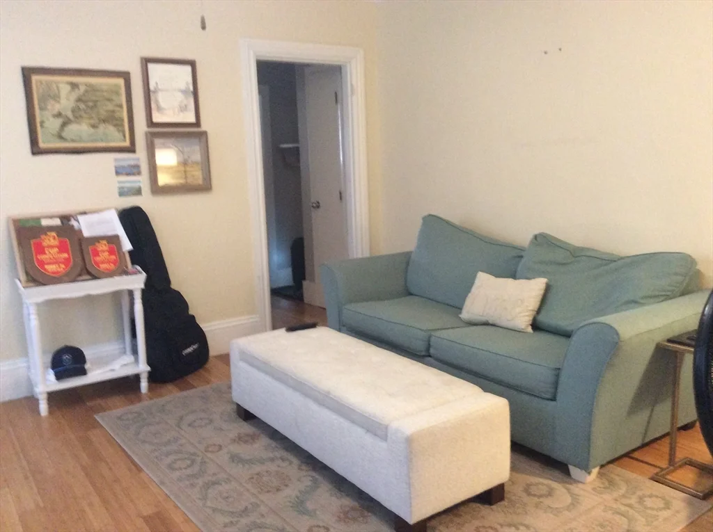 1 bed, 1 bath apartment for rent at 4 Greenleaf St Unit A, Newburyport — photo 2 of 9