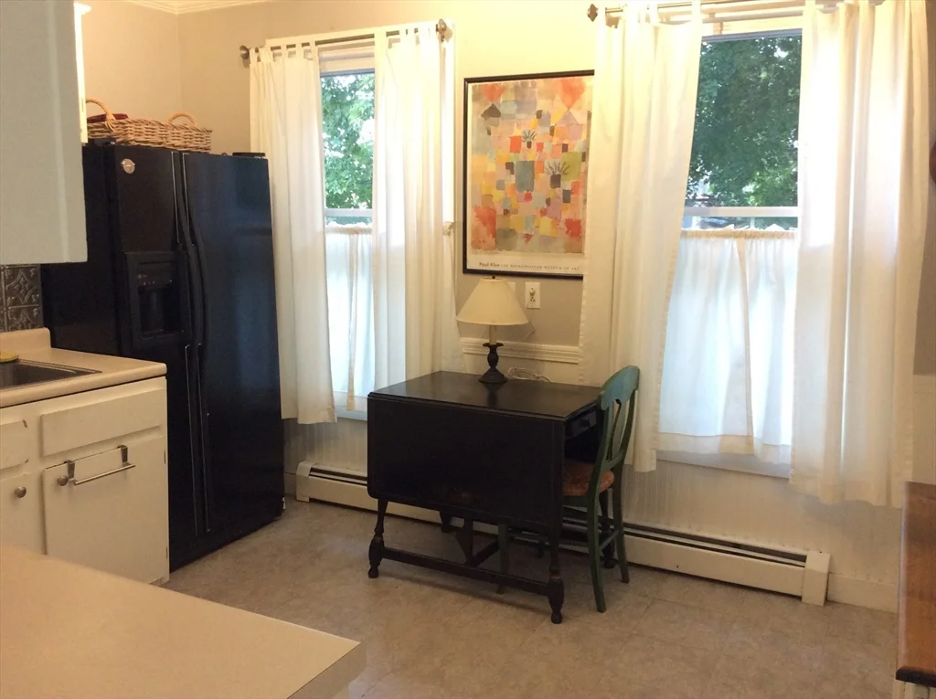 1 bed, 1 bath apartment for rent at 4 Greenleaf St Unit A, Newburyport — photo 5 of 9