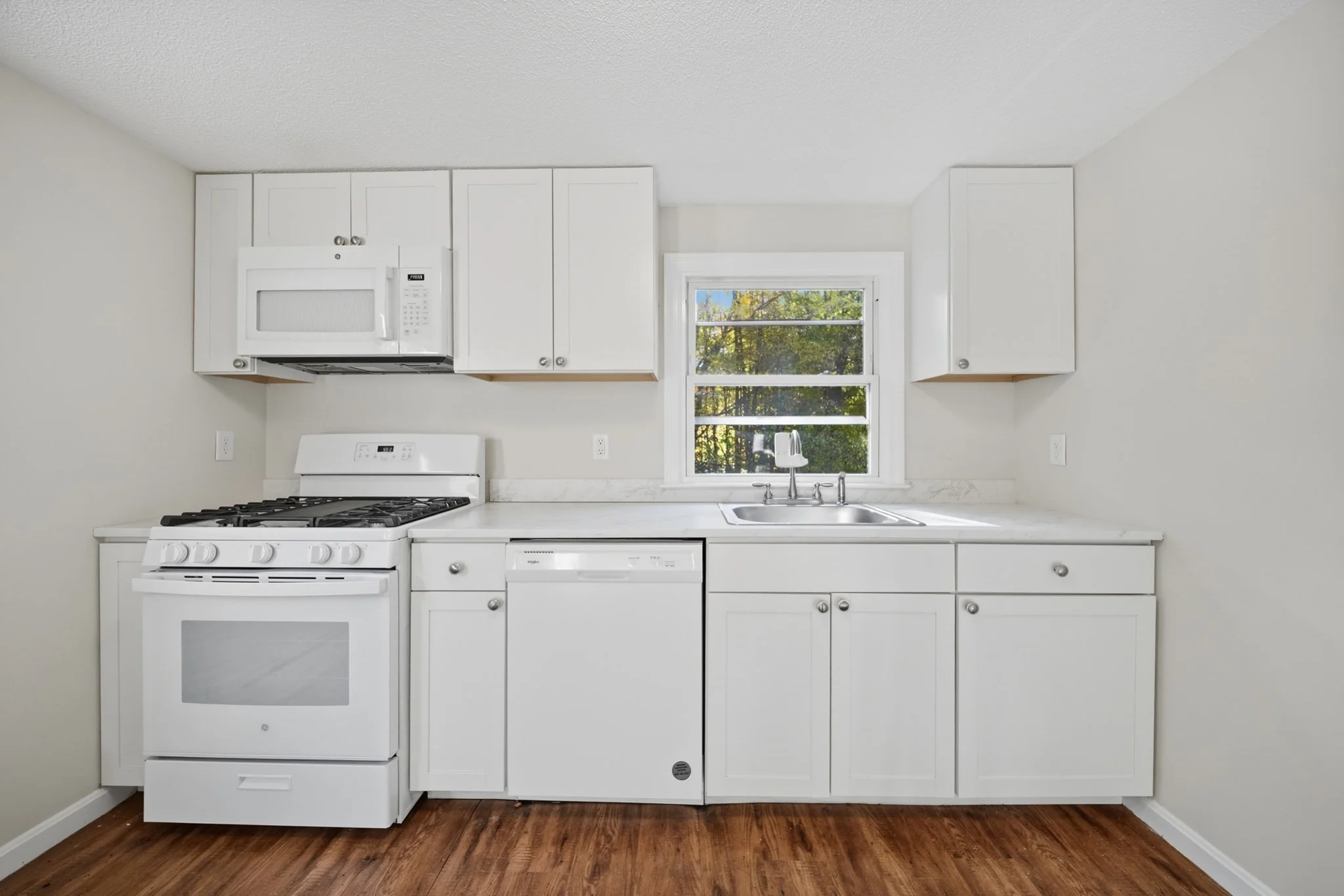 2 bed, 1 bath apartment for rent at 4 Greenleaf Unit 4B, Merrimac — photo 8 of 26