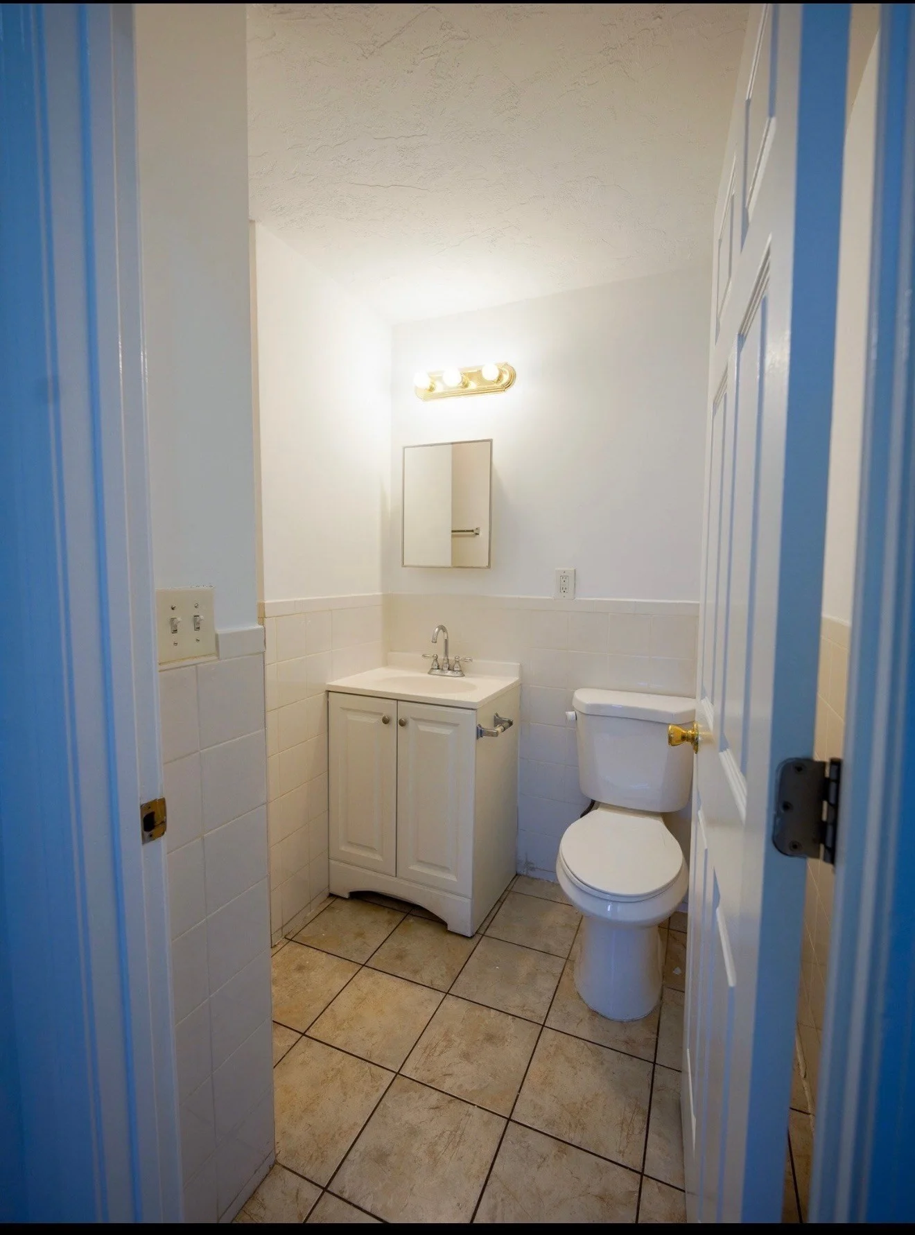 3 bed, 1 bath apartment for rent at 4 Greenwood St Unit 3-Room, Worcester — photo 8 of 13
