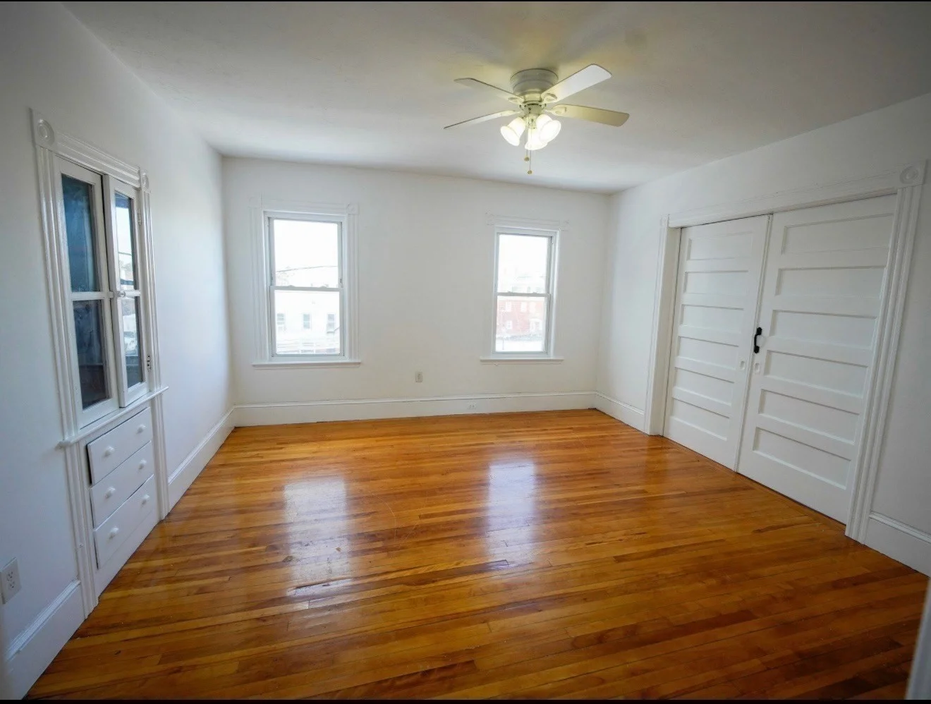 3 bed, 1 bath apartment for rent at 4 Greenwood St Unit 3-Room, Worcester — photo 2 of 13