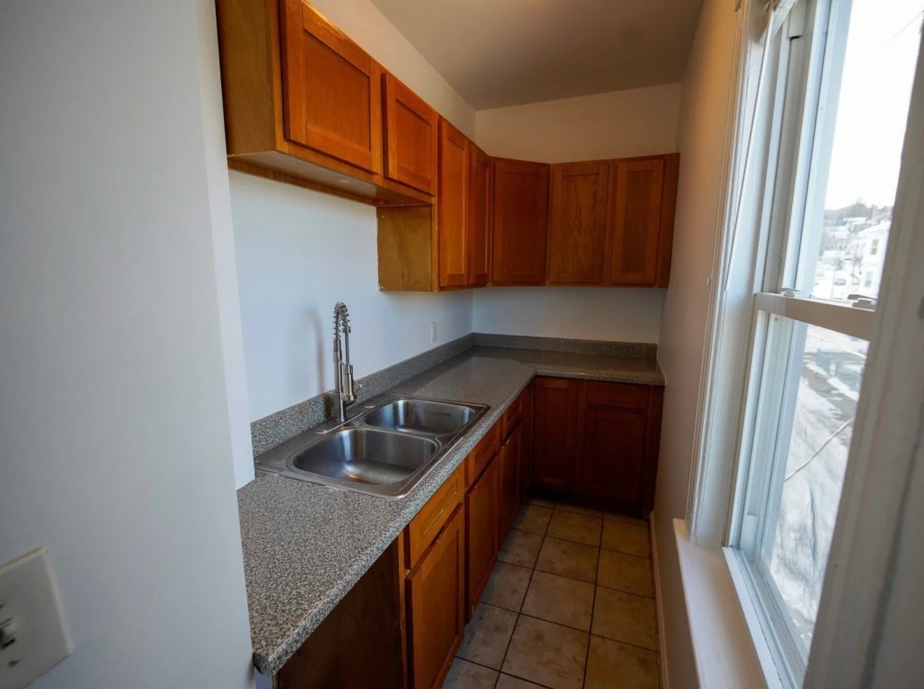 3 bed, 1 bath apartment for rent at 4 Greenwood St Unit 3-Room, Worcester — photo 11 of 13
