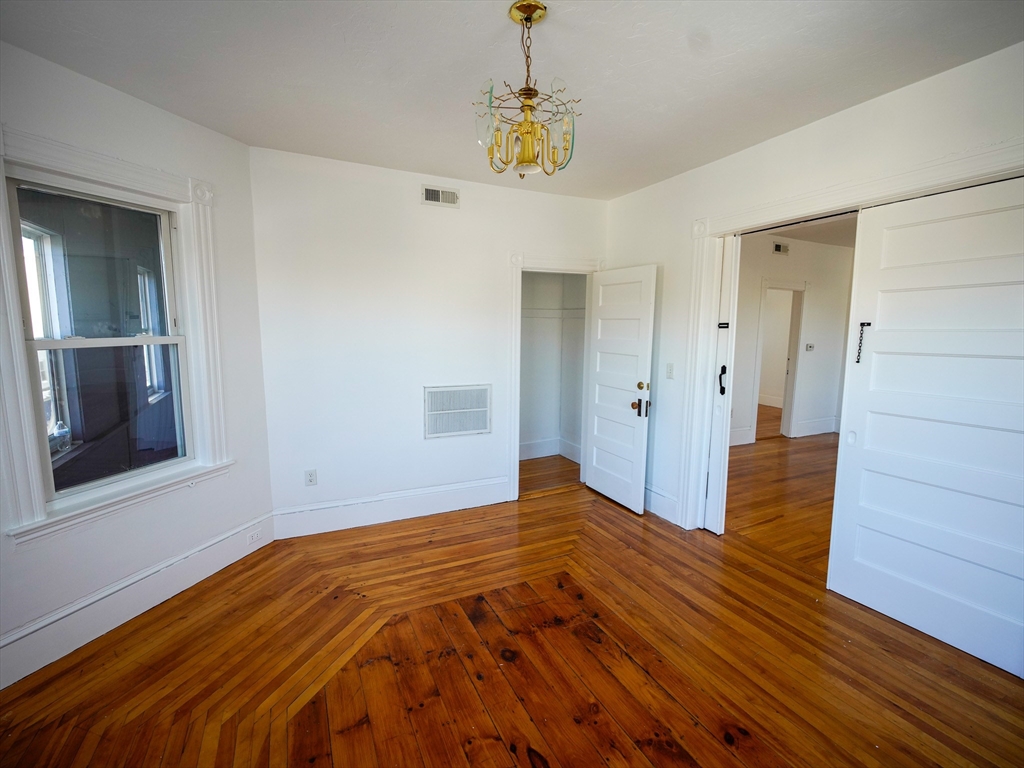 3 bed, 1 bath apartment for rent at 4 Greenwood St Unit 3, Worcester — photo 12 of 16