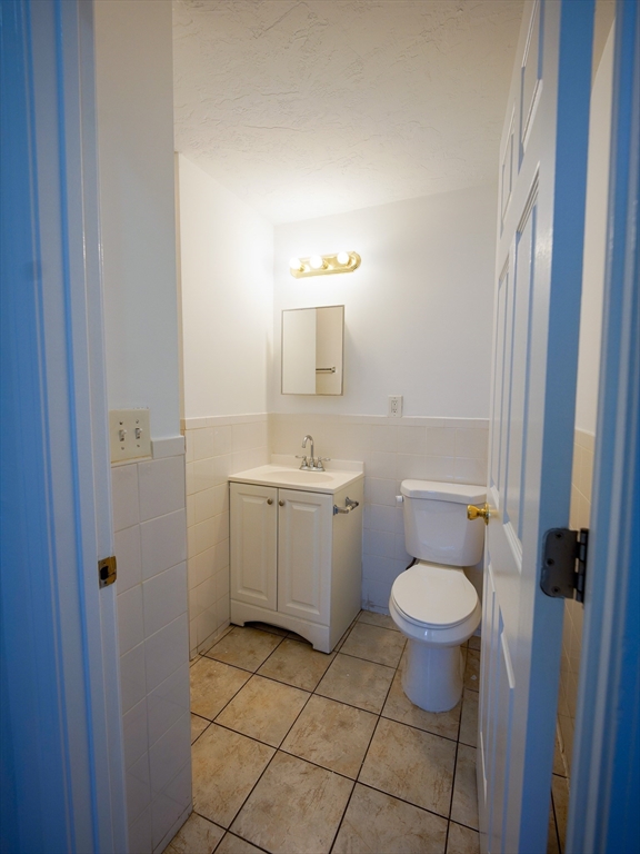 3 bed, 1 bath apartment for rent at 4 Greenwood St Unit 3, Worcester — photo 4 of 16