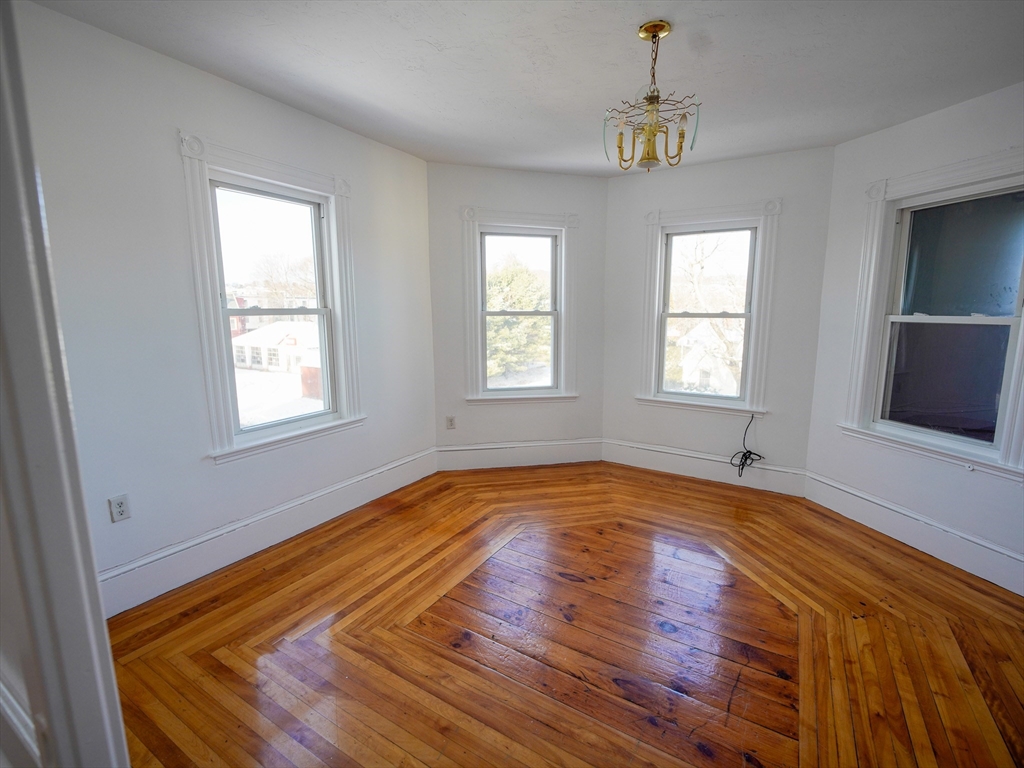 3 bed, 1 bath apartment for rent at 4 Greenwood St Unit 3, Worcester — photo 11 of 16