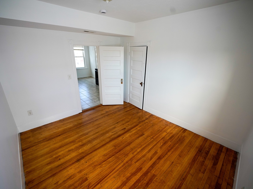 3 bed, 1 bath apartment for rent at 4 Greenwood St Unit 3, Worcester — photo 7 of 16
