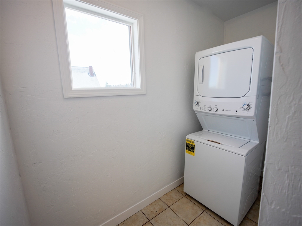 3 bed, 1 bath apartment for rent at 4 Greenwood St Unit 3, Worcester — photo 6 of 16