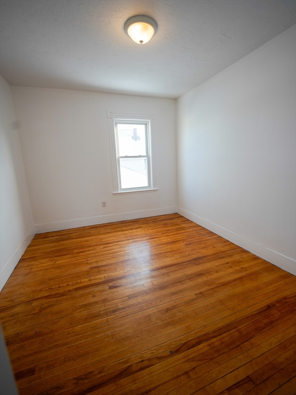 3 bed, 1 bath apartment for rent at 4 Greenwood St Unit 3, Worcester — photo 8 of 16