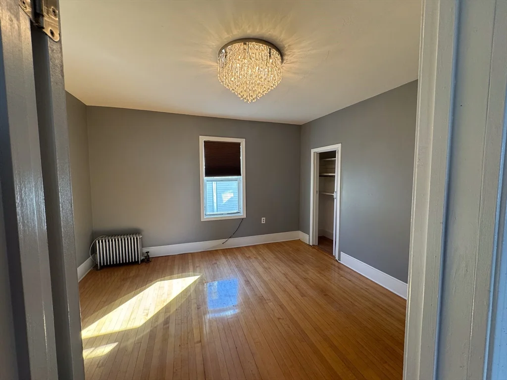 4 bed, 1 bath apartment for rent at 4 Greenwood Unit 2, Worcester — photo 5 of 8