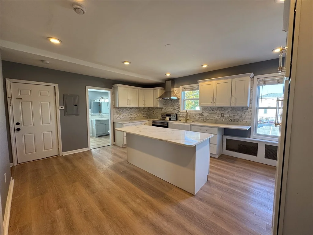 4 bed, 1 bath apartment for rent at 4 Greenwood Unit 2, Worcester — photo 2 of 8