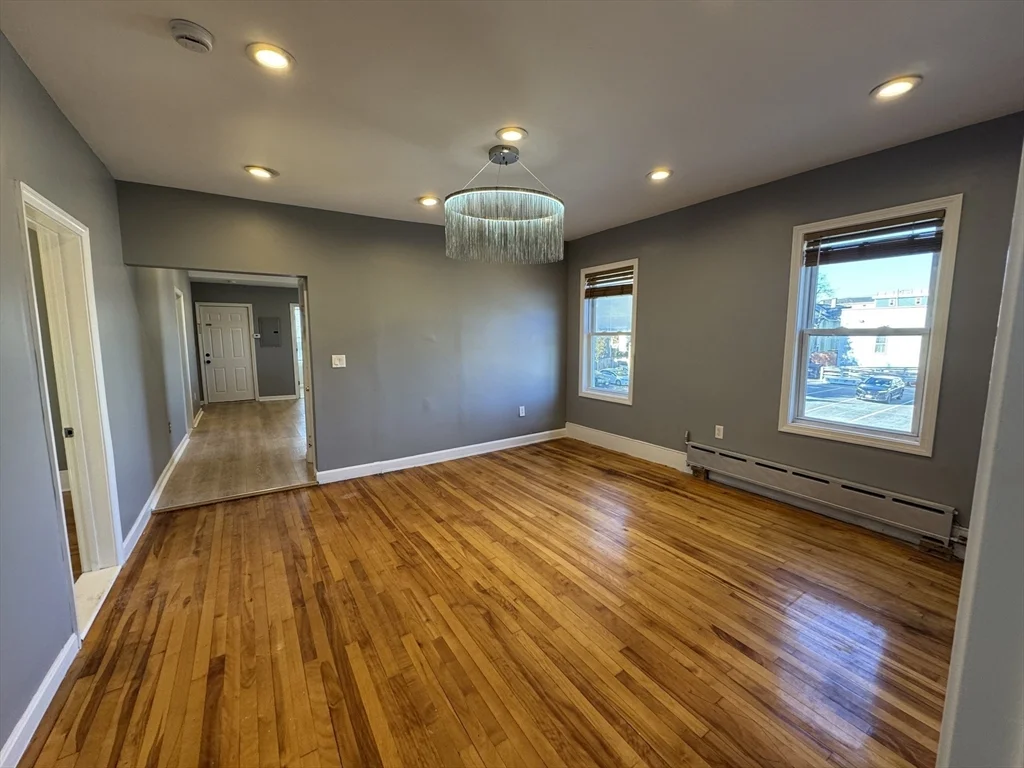 4 bed, 1 bath apartment for rent at 4 Greenwood Unit 2, Worcester — photo 3 of 8