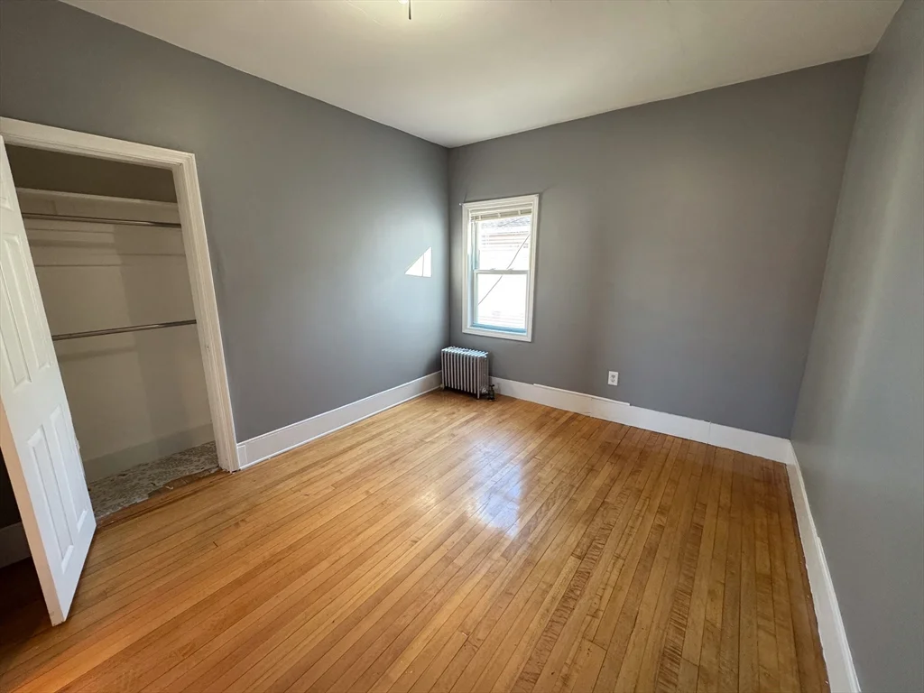 4 bed, 1 bath apartment for rent at 4 Greenwood Unit 2, Worcester — photo 6 of 8