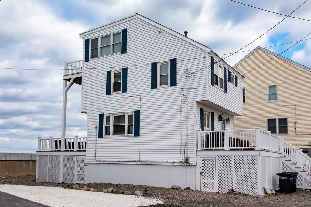 4 bed, 2 bath apartment for rent at 4 Gunrock Ave Unit 0, Hull — photo 2 of 19