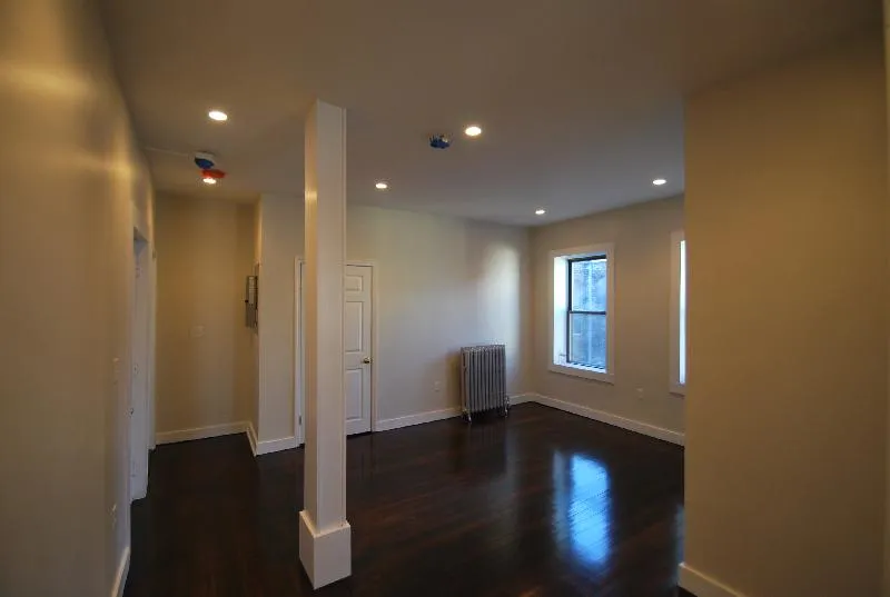 3 bed, 1 bath apartment for rent at 4 Hamlet St Unit 4, Dorchester — photo 4 of 10
