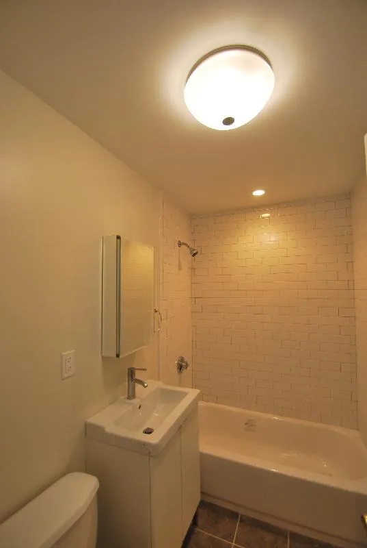 3 bed, 1 bath apartment for rent at 4 Hamlet St Unit 4, Dorchester — photo 3 of 10