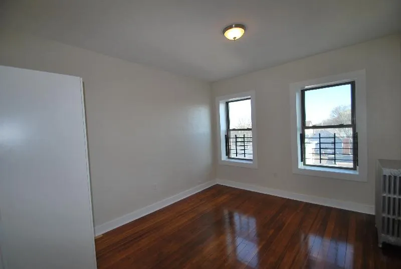 3 bed, 1 bath apartment for rent at 4 Hamlet St Unit 4, Dorchester — photo 6 of 10