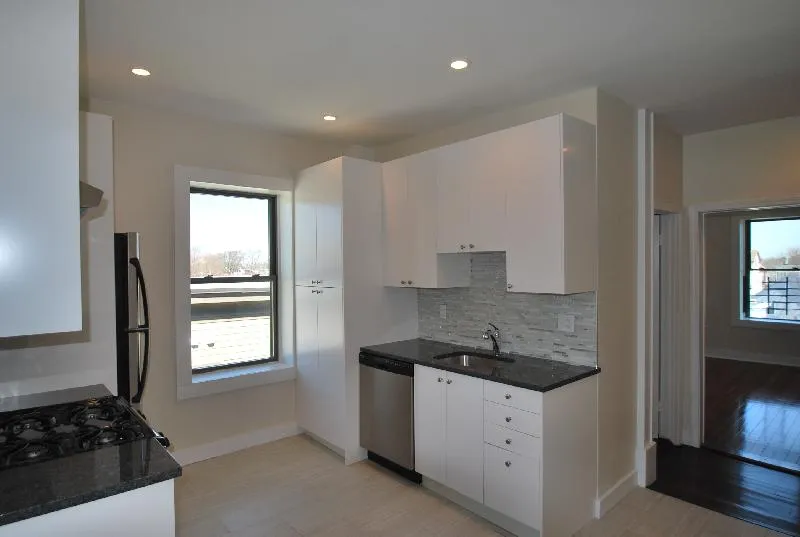 3 bed, 1 bath apartment for rent at 4 Hamlet St Unit 4, Dorchester — photo 9 of 10