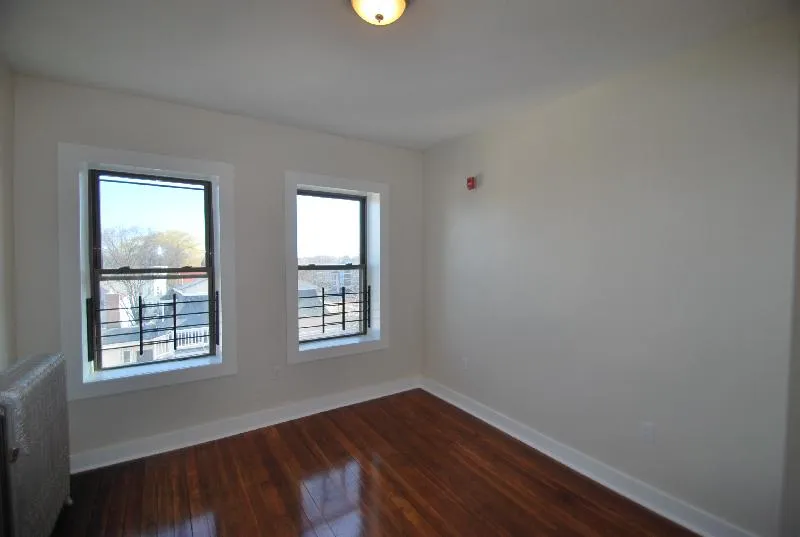3 bed, 1 bath apartment for rent at 4 Hamlet St Unit 4, Dorchester — photo 7 of 10