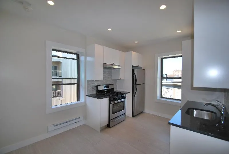3 bed, 1 bath apartment for rent at 4 Hamlet St Unit 4, Dorchester — photo 8 of 10