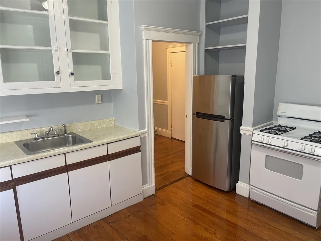1 bed, 1 bath apartment for rent at 4 Hancock St Unit 5, Malden — photo 2 of 6