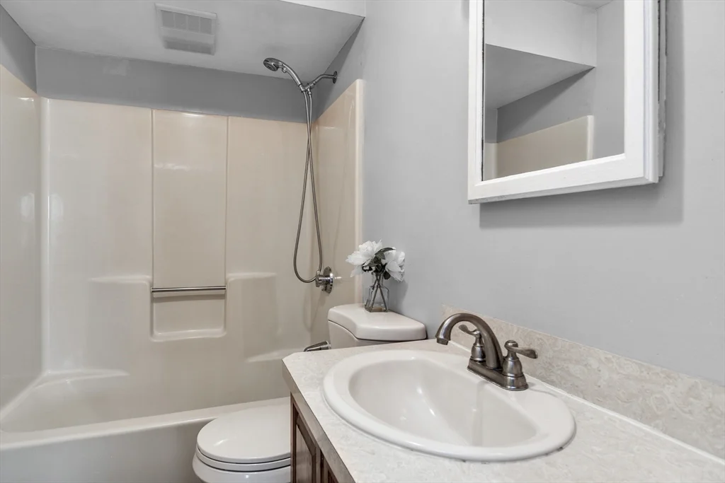 4 bed, 1 bath apartment for rent at 4 Hardwick Rd, Natick — photo 10 of 20