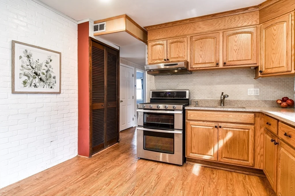 4 bed, 1 bath apartment for rent at 4 Hardwick Rd, Natick — photo 5 of 20