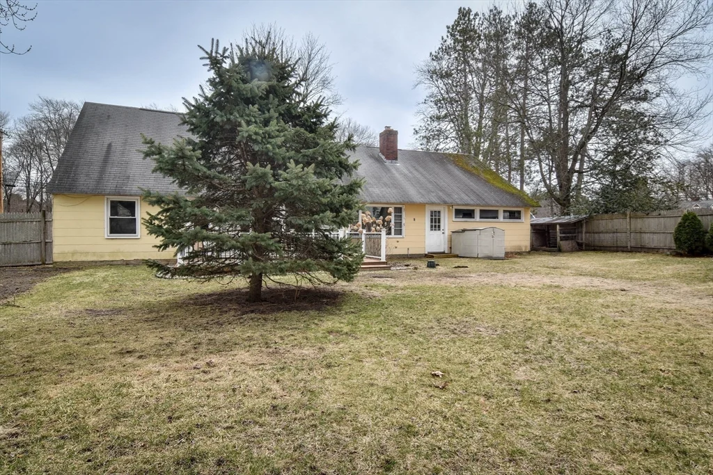 4 bed, 1 bath apartment for rent at 4 Hardwick Rd, Natick — photo 18 of 20