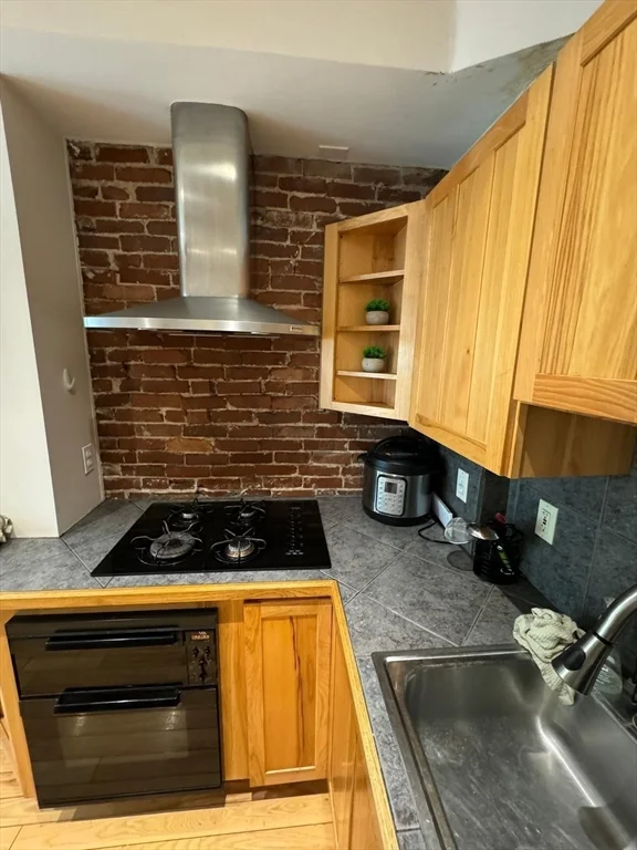 2 bed, 1 bath apartment for rent at 4 Hardwick St Unit 1, Cambridge — photo 6 of 18