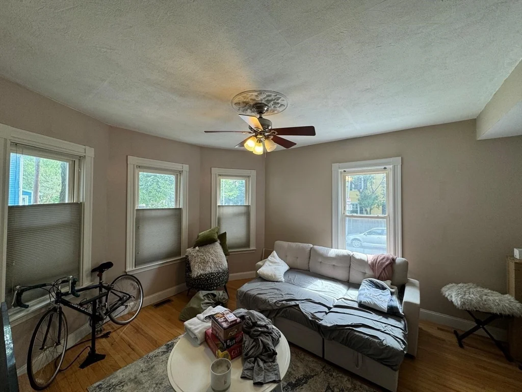 2 bed, 1 bath apartment for rent at 4 Hardwick St Unit 1, Cambridge — photo 12 of 18