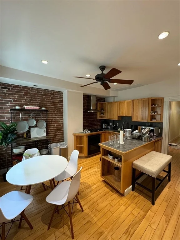 2 bed, 1 bath apartment for rent at 4 Hardwick St Unit 1, Cambridge — photo 3 of 18