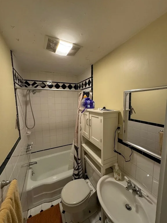 2 bed, 1 bath apartment for rent at 4 Hardwick St Unit 1, Cambridge — photo 14 of 18