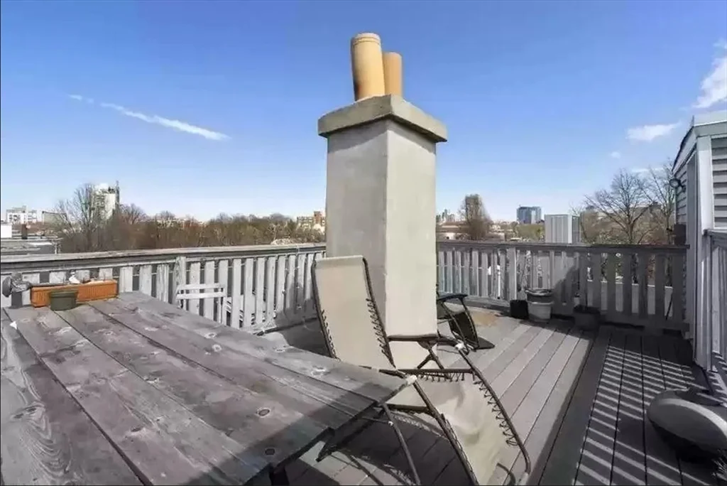 2 bed, 1 bath apartment for rent at 4 Hardwick St Unit 1, Cambridge — photo 2 of 18